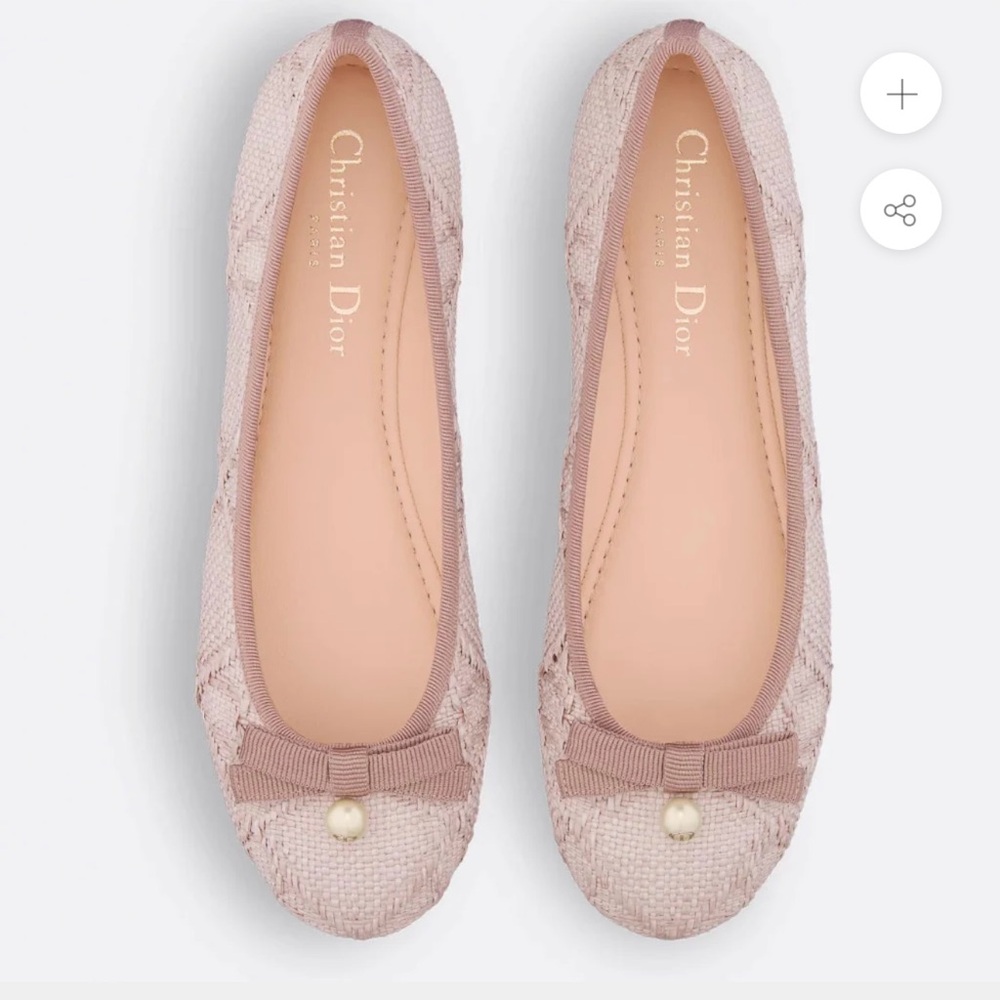 CHRISTIAN DIOR 
Raffia Cannage Ballet Flat